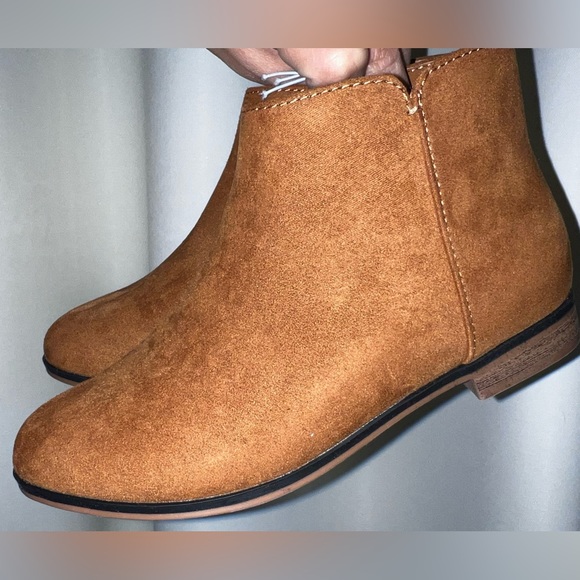 Girl’s Bootie Cat & Jack - Picture 2 of 4